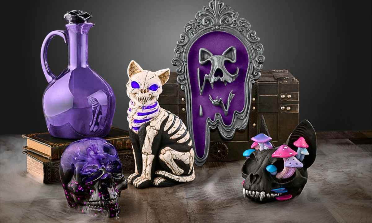Spirit Halloween animatronic display