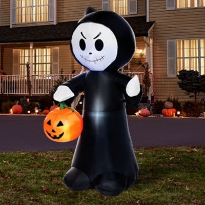 Spirit Halloween yard decorations